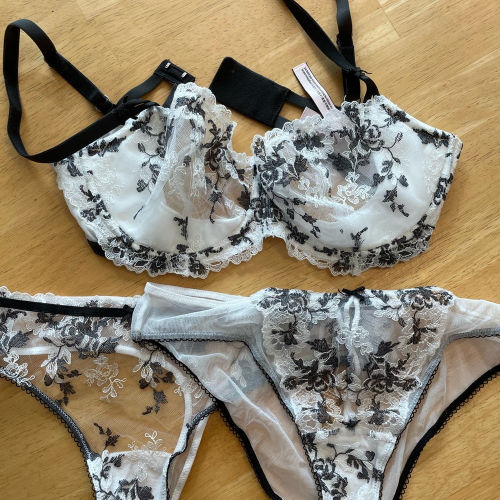 Dream angels push up without padding  Black and White Lace set